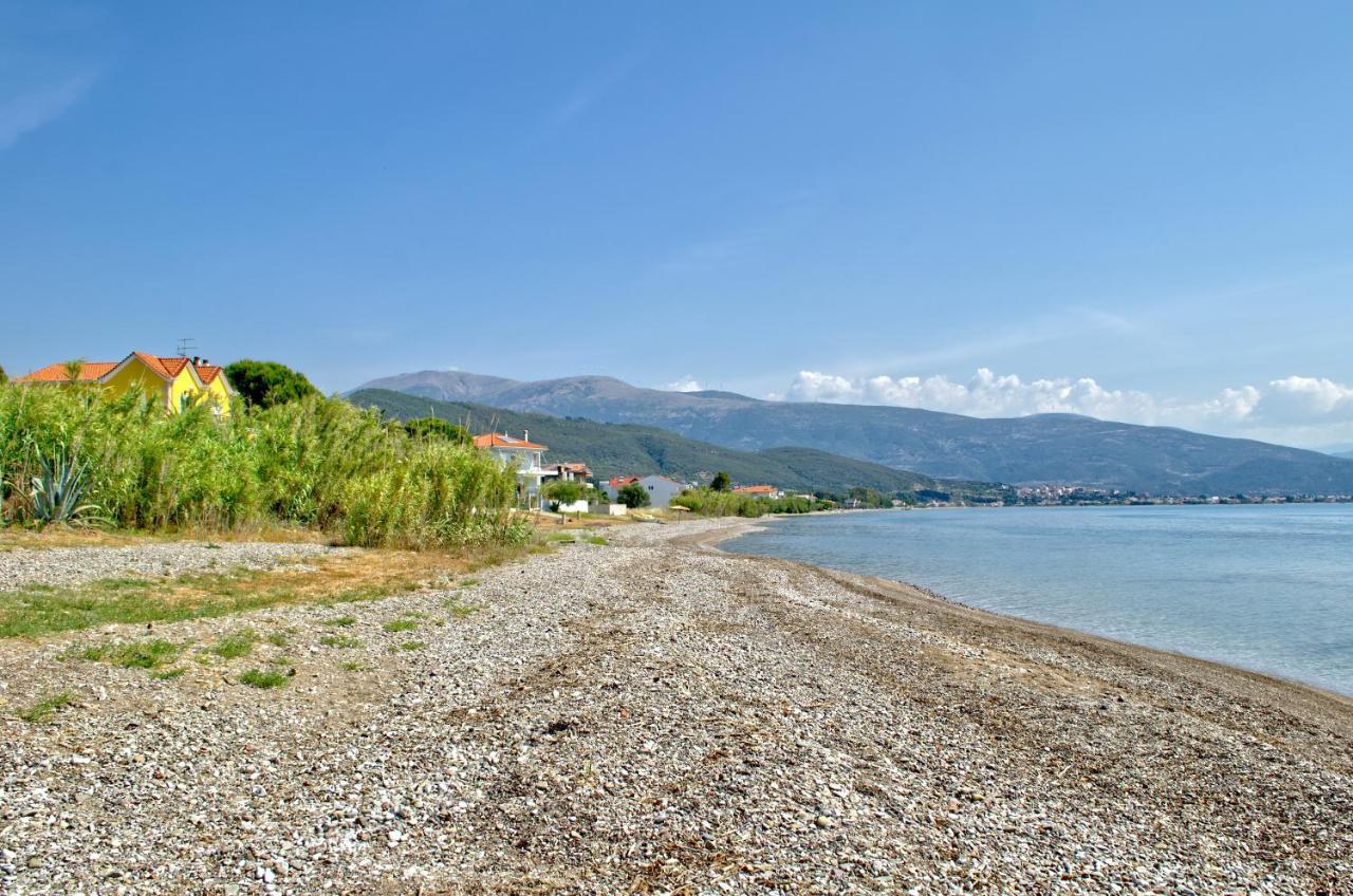 Epipleon Luxury Suites -106- Δωμάτιο 40Τμ Με Βεράντα 45Τμ Μπροστά Στην Θάλασσα Nafpaktos Bagian luar foto
